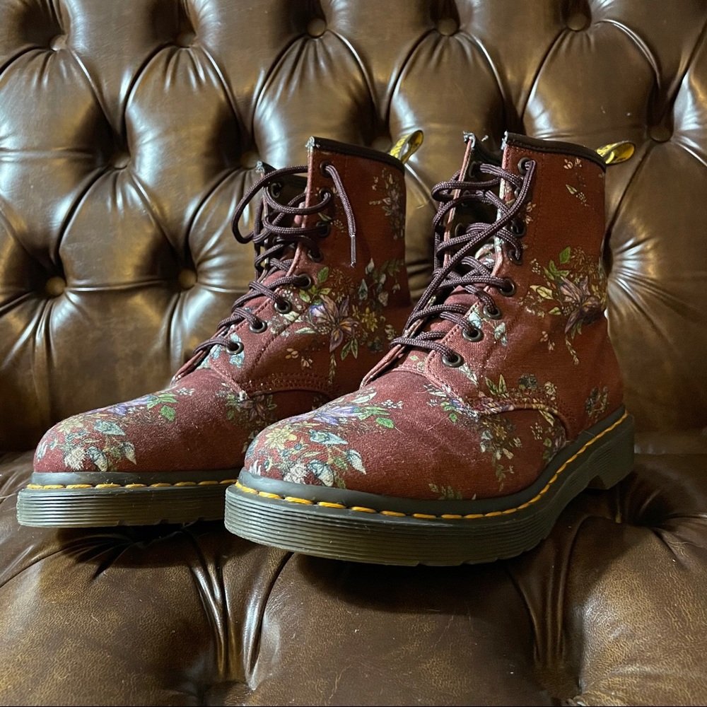 Dr. Martens Floral Castel Boots